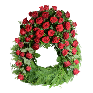 En krans dekorerad med röda rosor och gröna blad ordnade i en cirkel.